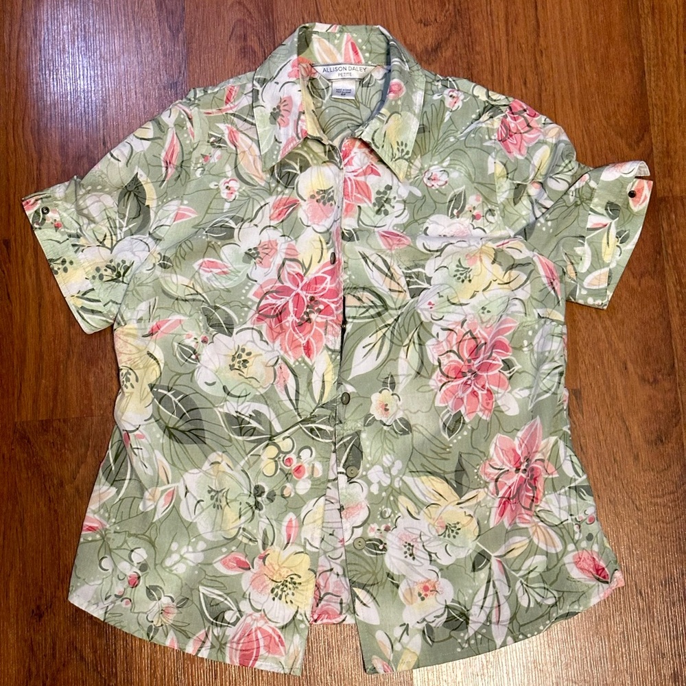 Floral Spring Fitted Button Down - Allison Daley - Size 6 Petite